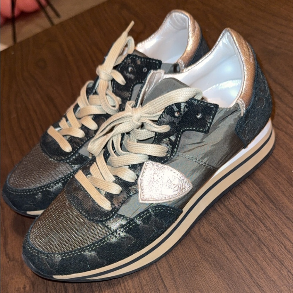 Stylish Camouflage Women's Sneakers